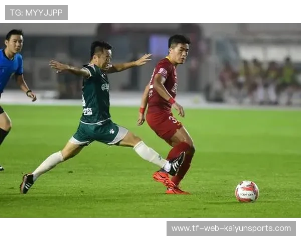 中国足球媒体叙事风格差异与舆论生态观察，中国足球文章