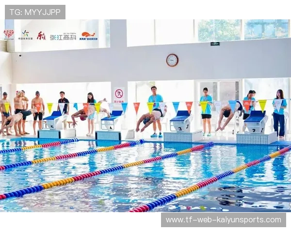 职业游泳选手的划水：他如何通过入水角度减小阻力提升速度